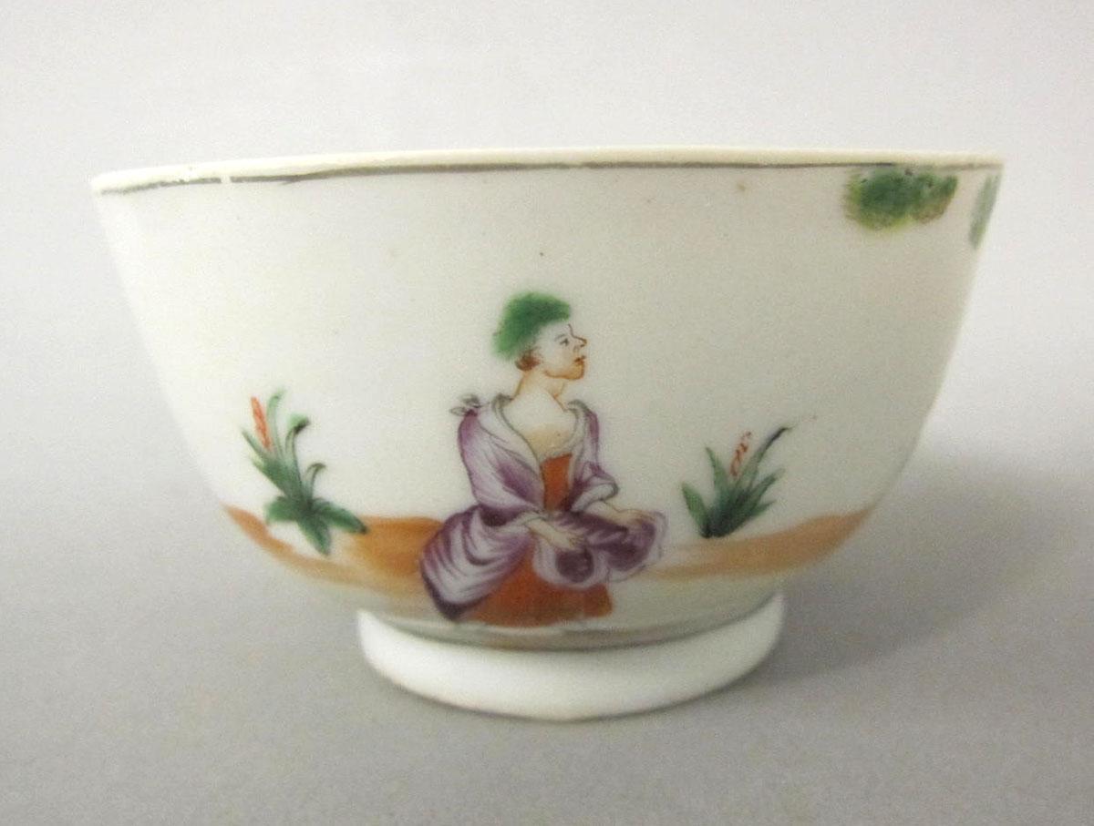 1961.1676 A Porcelain teabowl face two