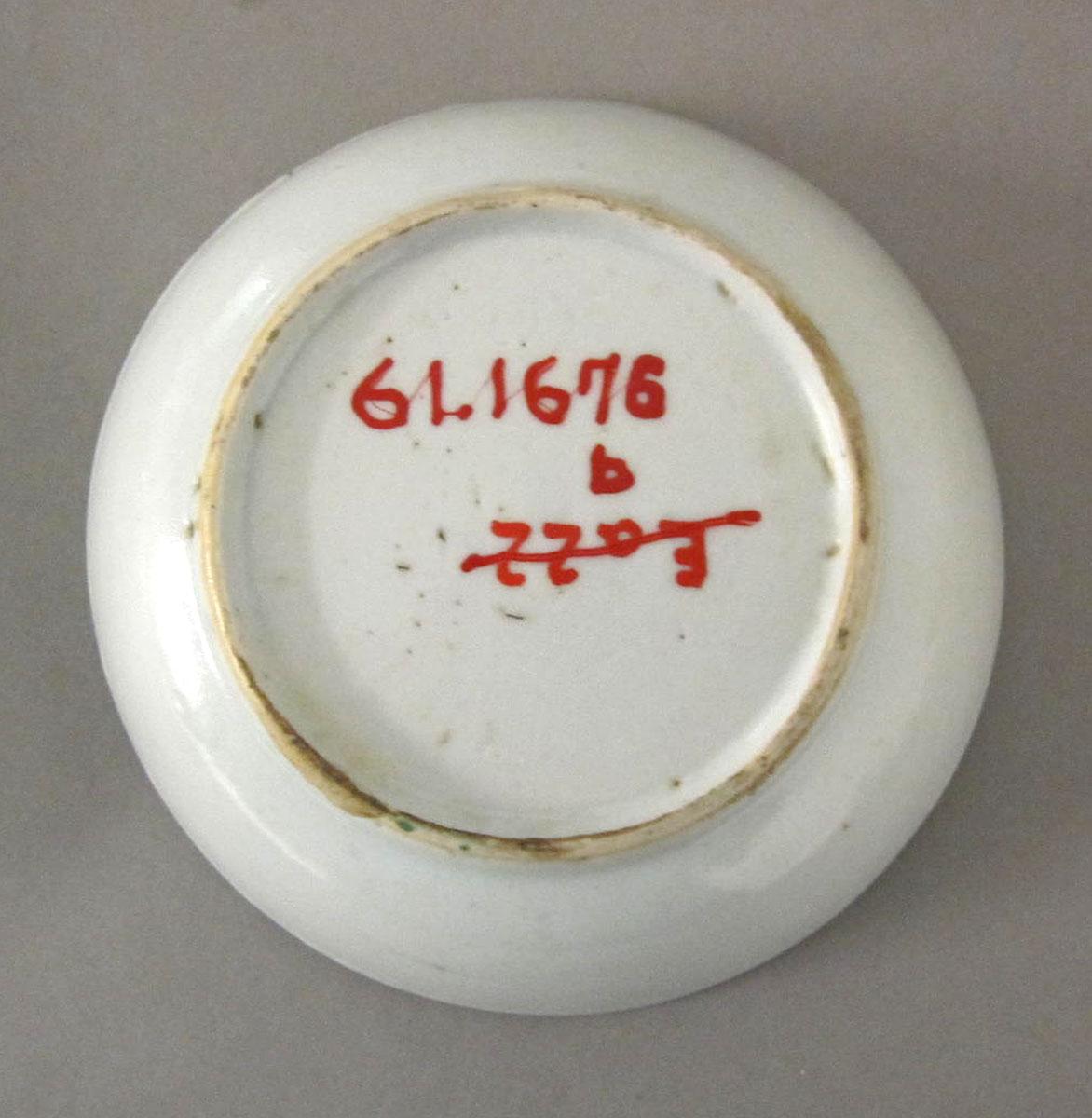 1961.1676 B Porcelain saucer underside