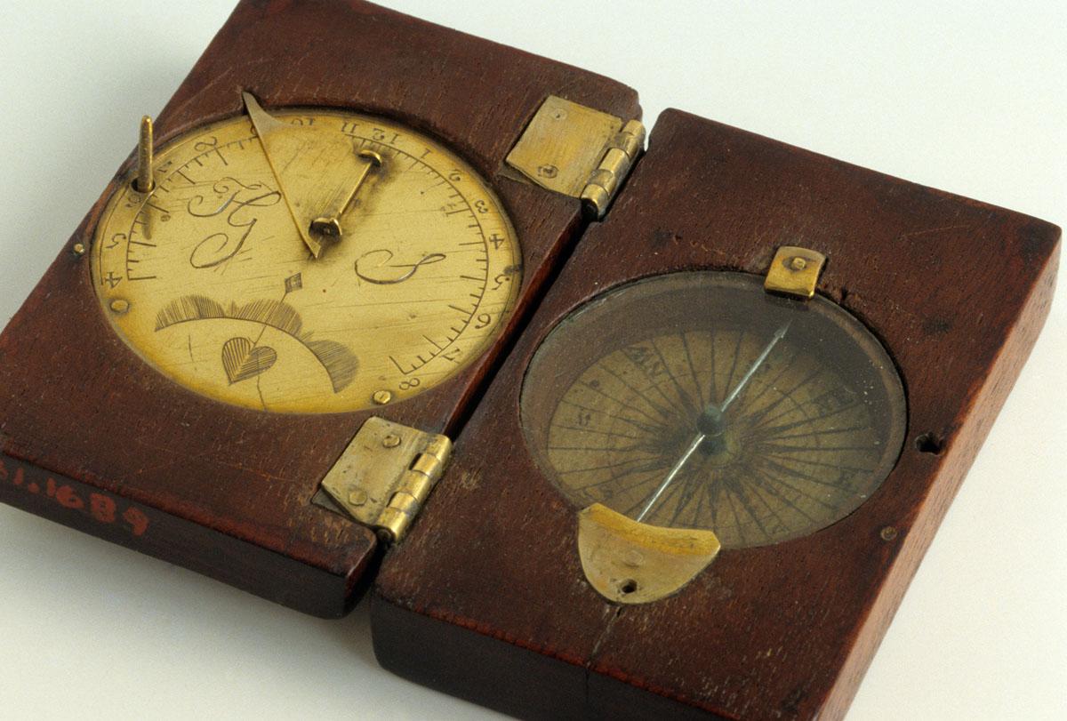 1961.1689 Compass, sundial interior
