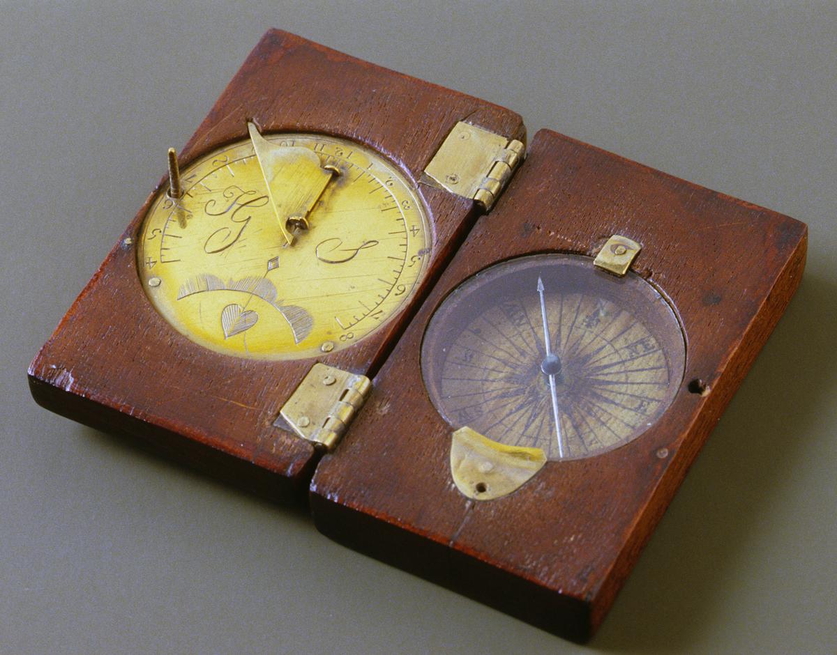 1961.1689 Compass and Sundial