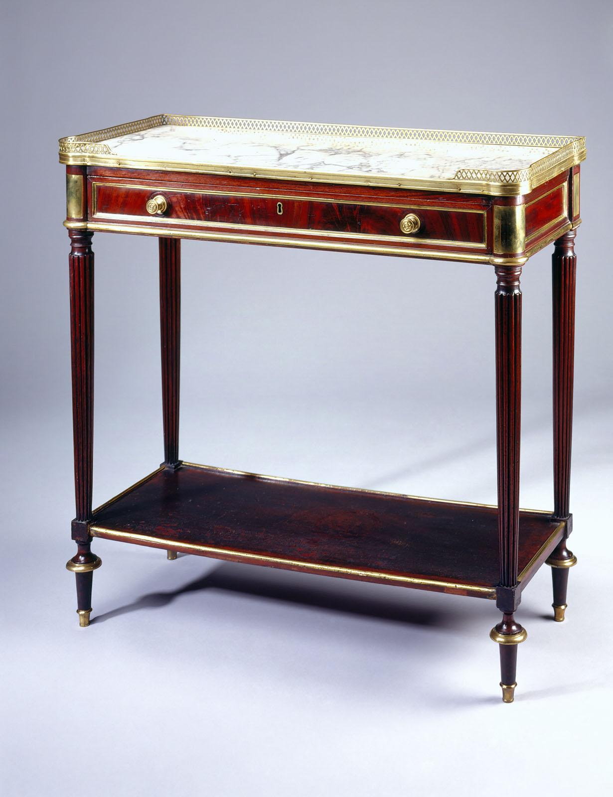 1961.1693 Pier table
