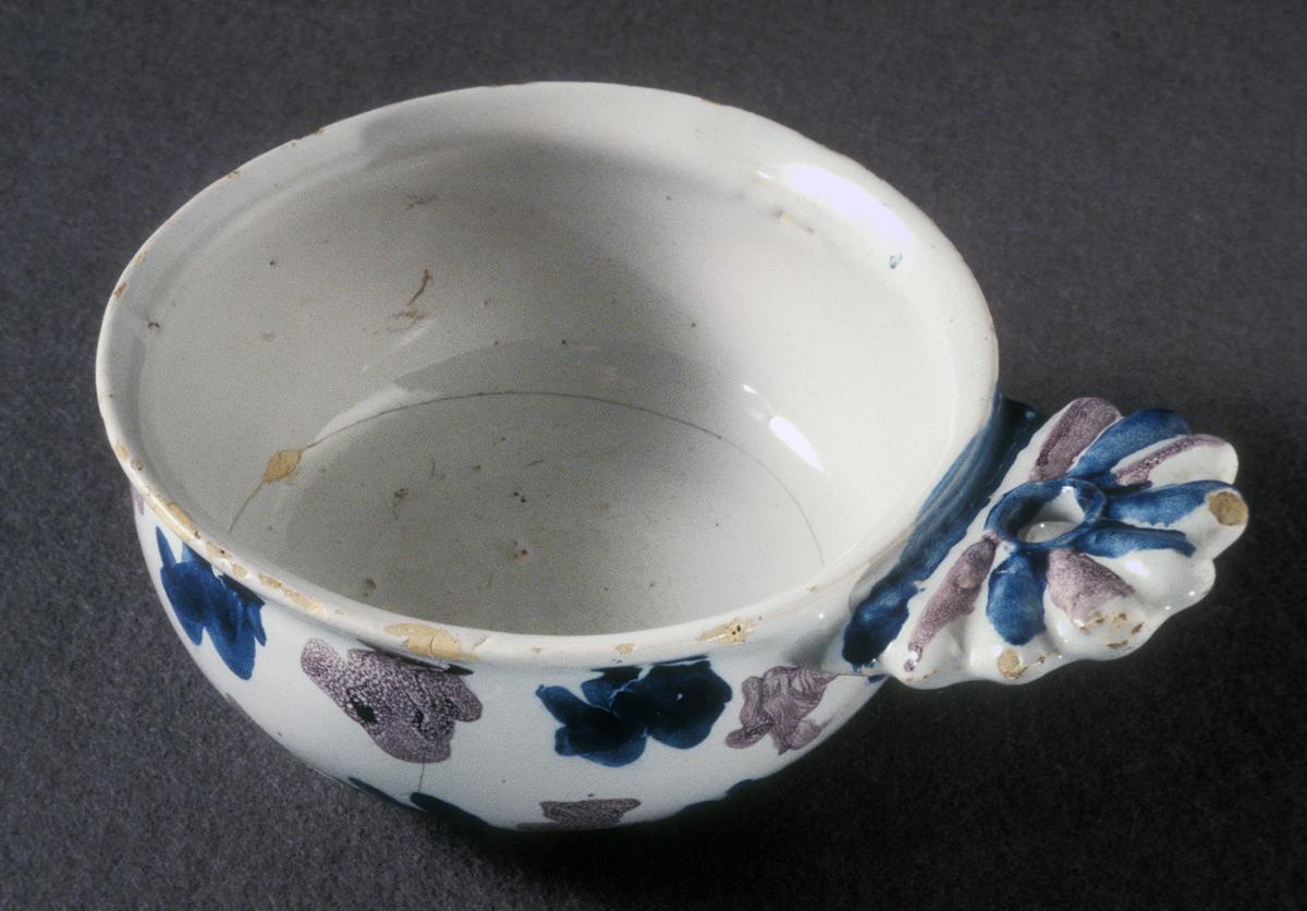 1961.1727 Porringer