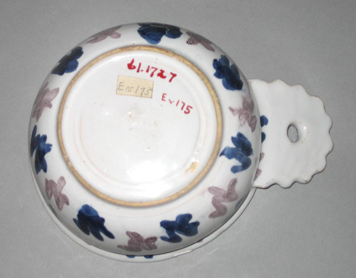 1961.1727 Delftware porringer bottom