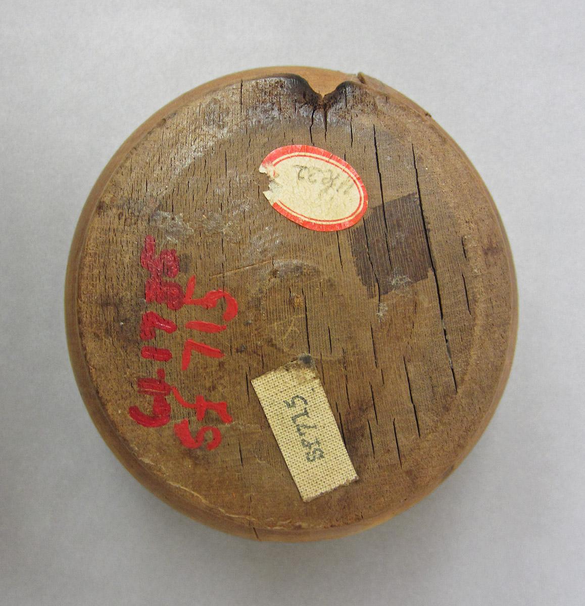 1961.1735, Butter mold, bottom