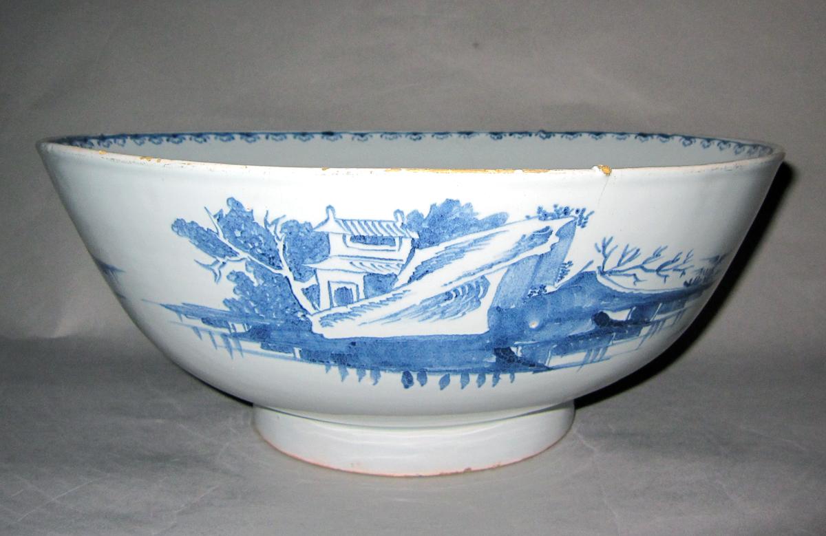 1961.1750 Delft bowl face 2