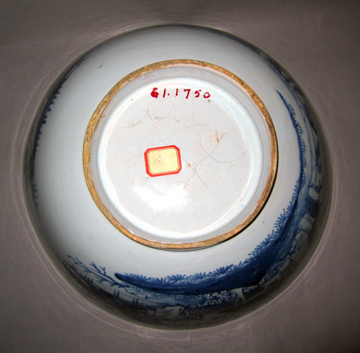 1961.1750 Delft bowl underside