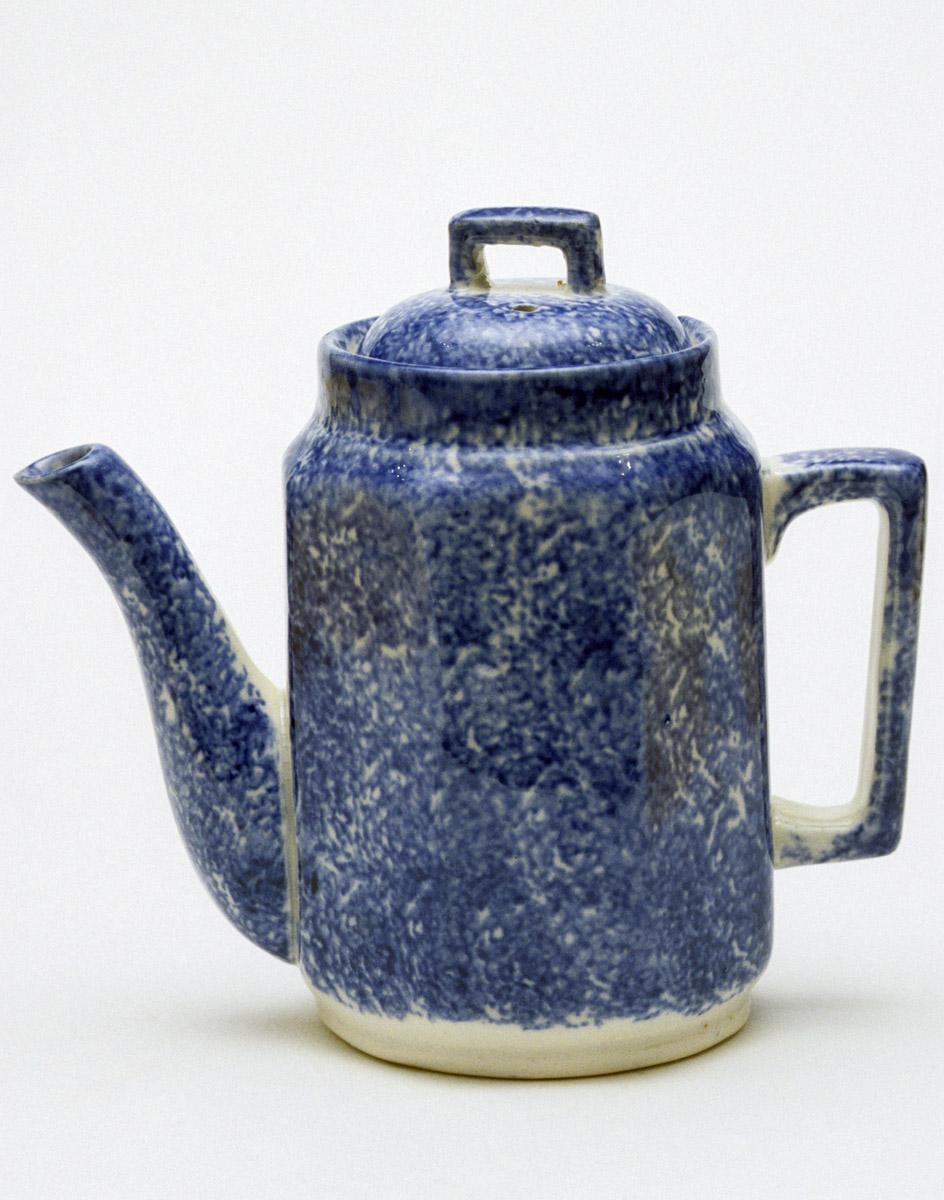 1961.1753 Spatterware teapot