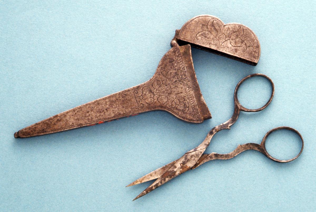 1961.1781, 1961.1782 Scissor and Scissor Case