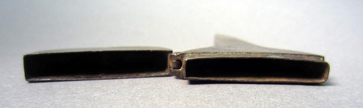 1961.1782 Scissor case, Interior