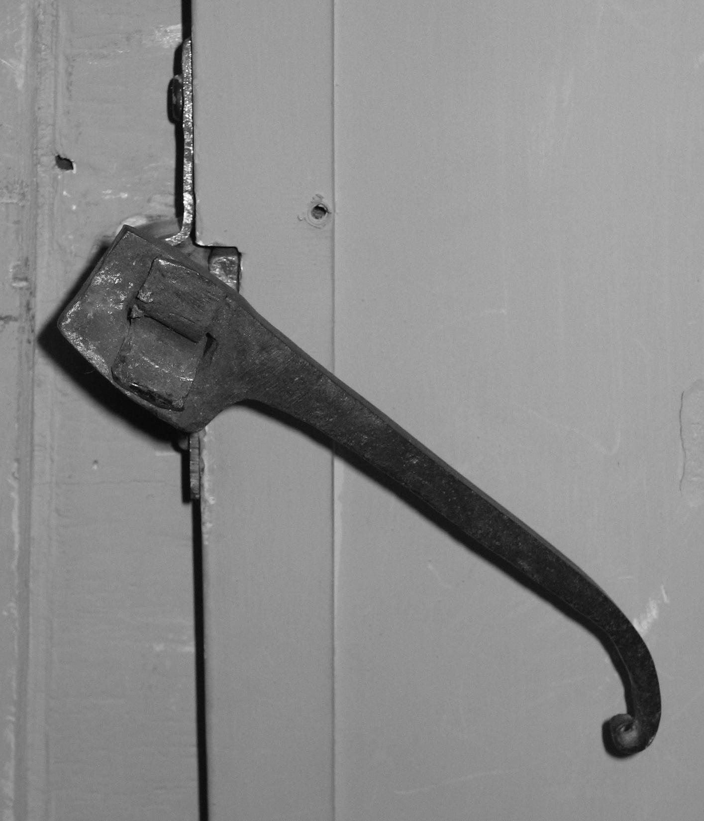 1962.0001 Door handle (detail of back)