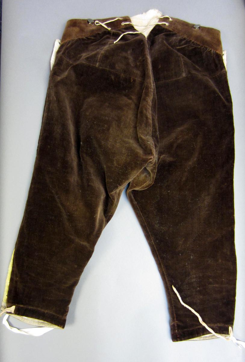 1962.0027 Breeches, Back alt