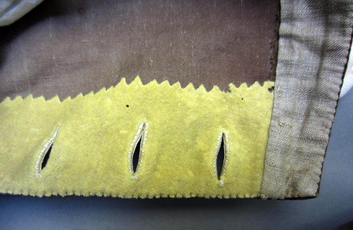 1962.0027 Breeches, Lining buttons