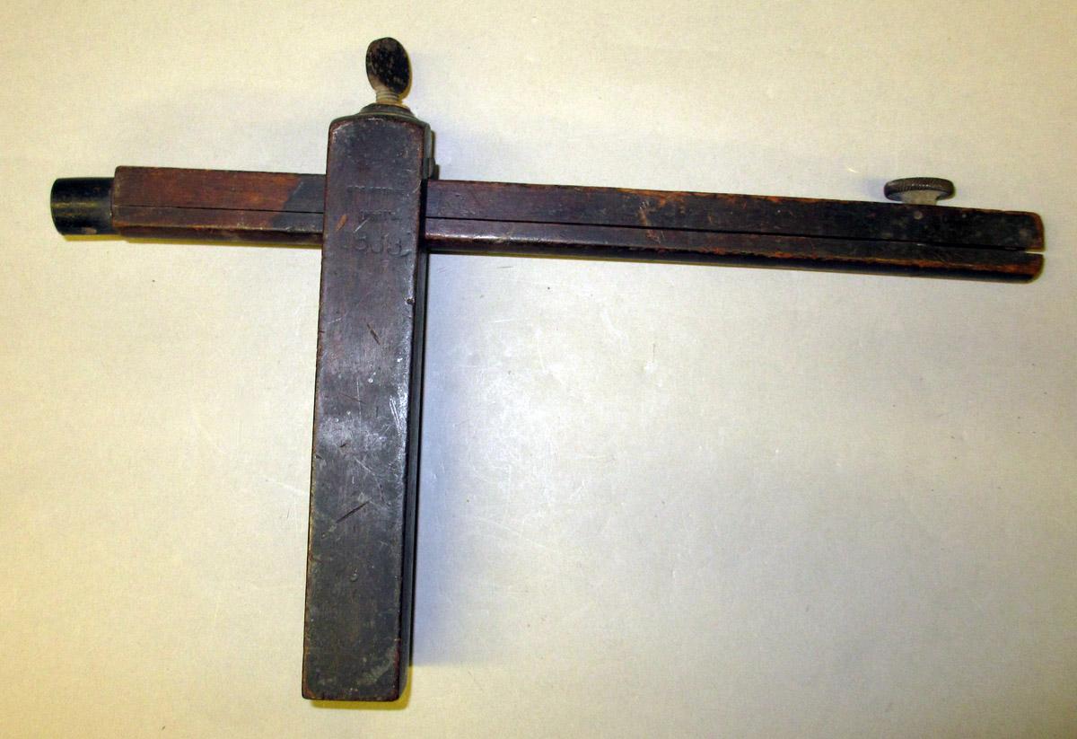 1962.0058 Gauge, view 3