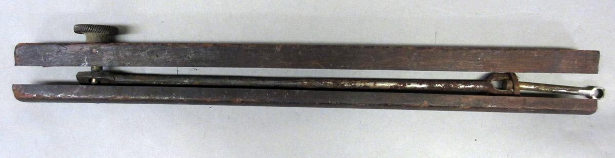 1962.0058 Gauge, open