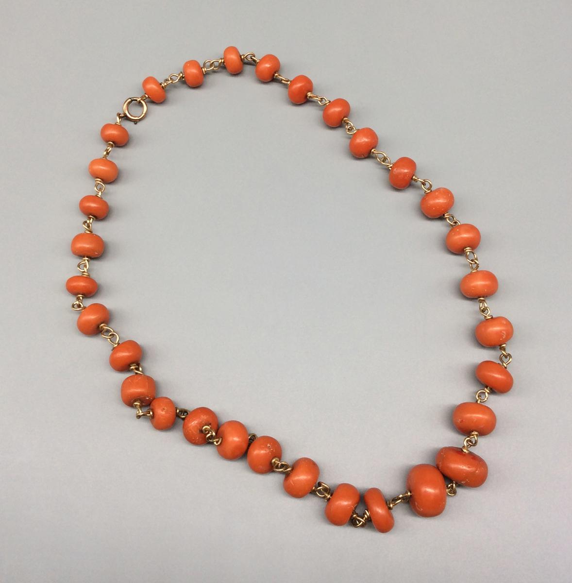 1962.0085.002 Necklace, view 1
