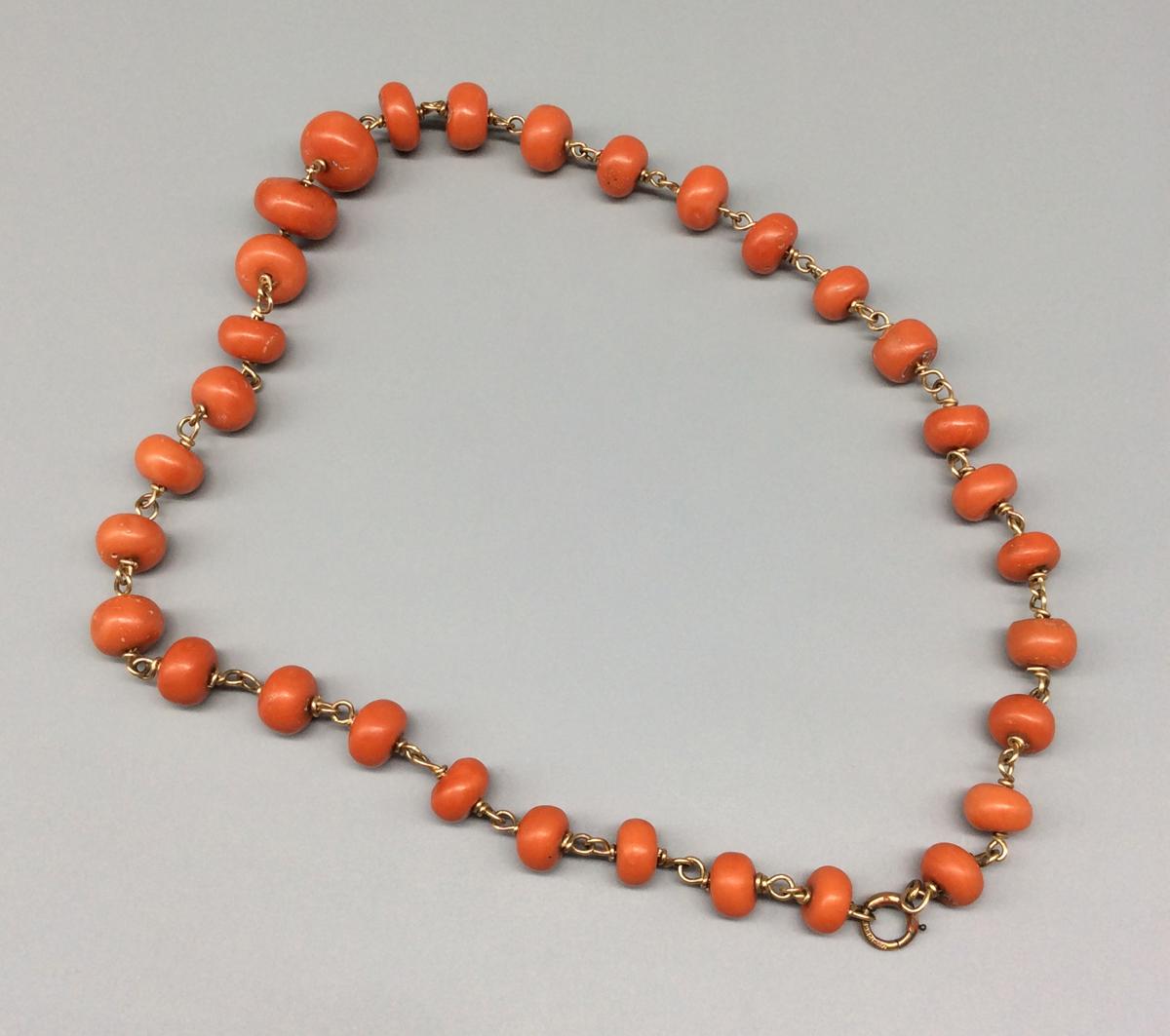 1962.0085.002 Necklace, view 2