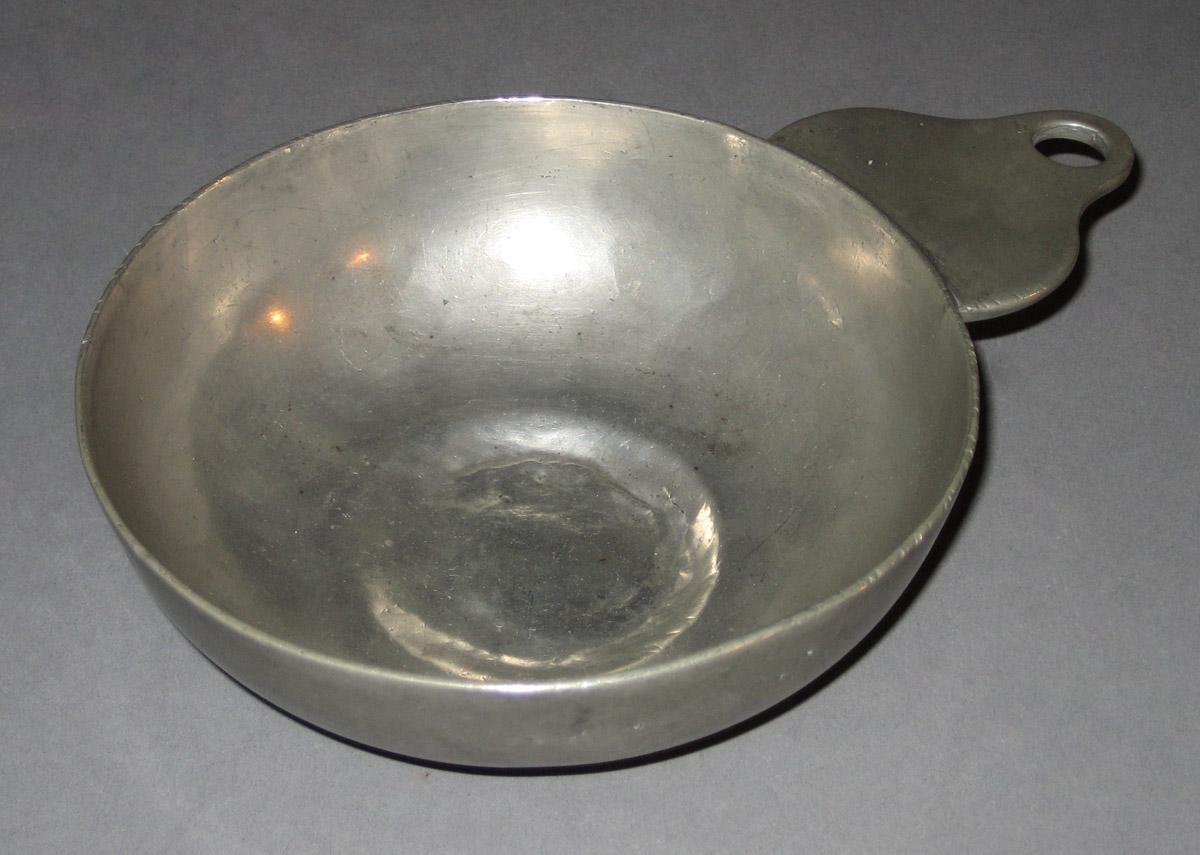 1962.0086 Porringer