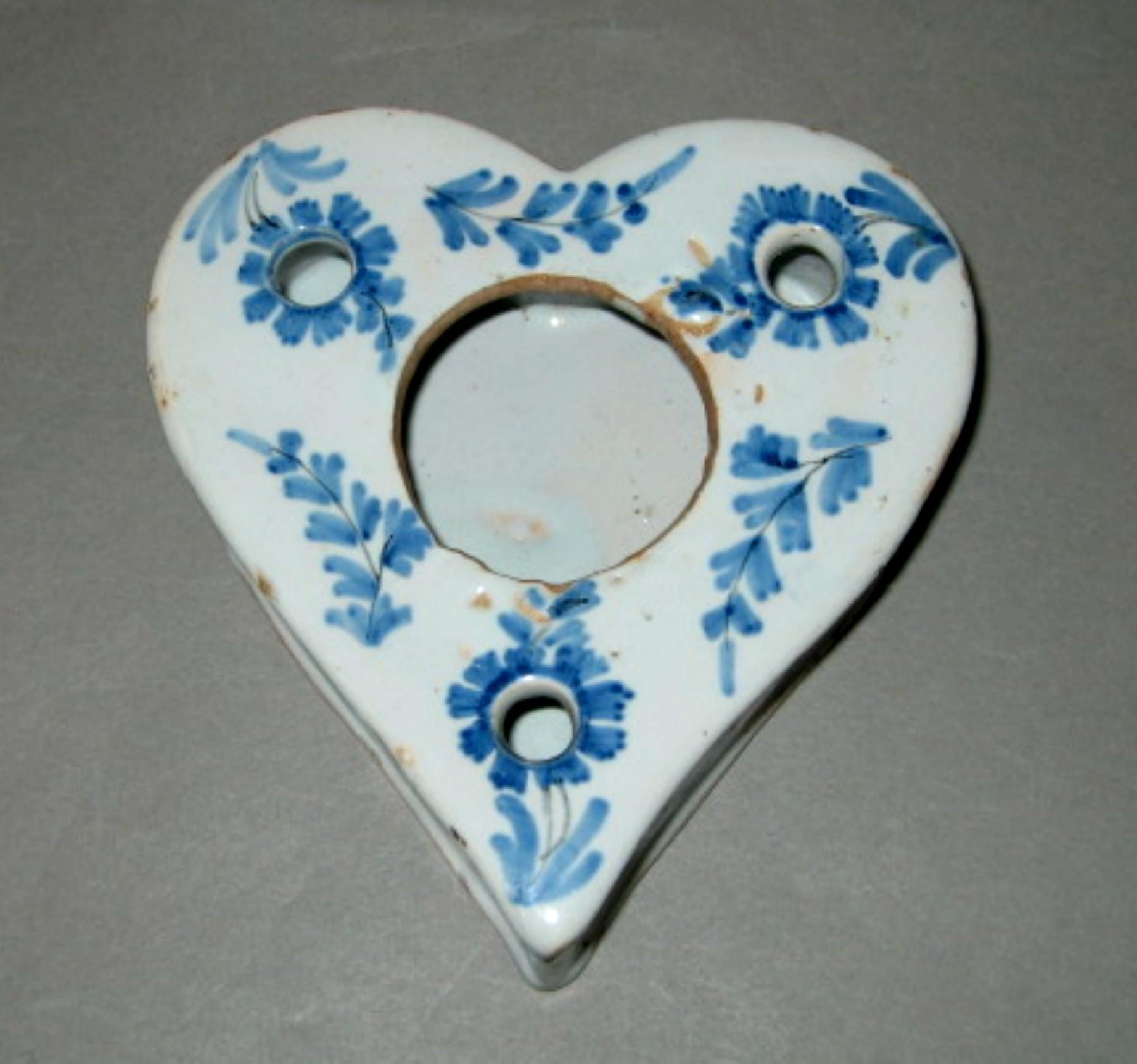 1962.0098 Tin-glazed earthenware inkwell