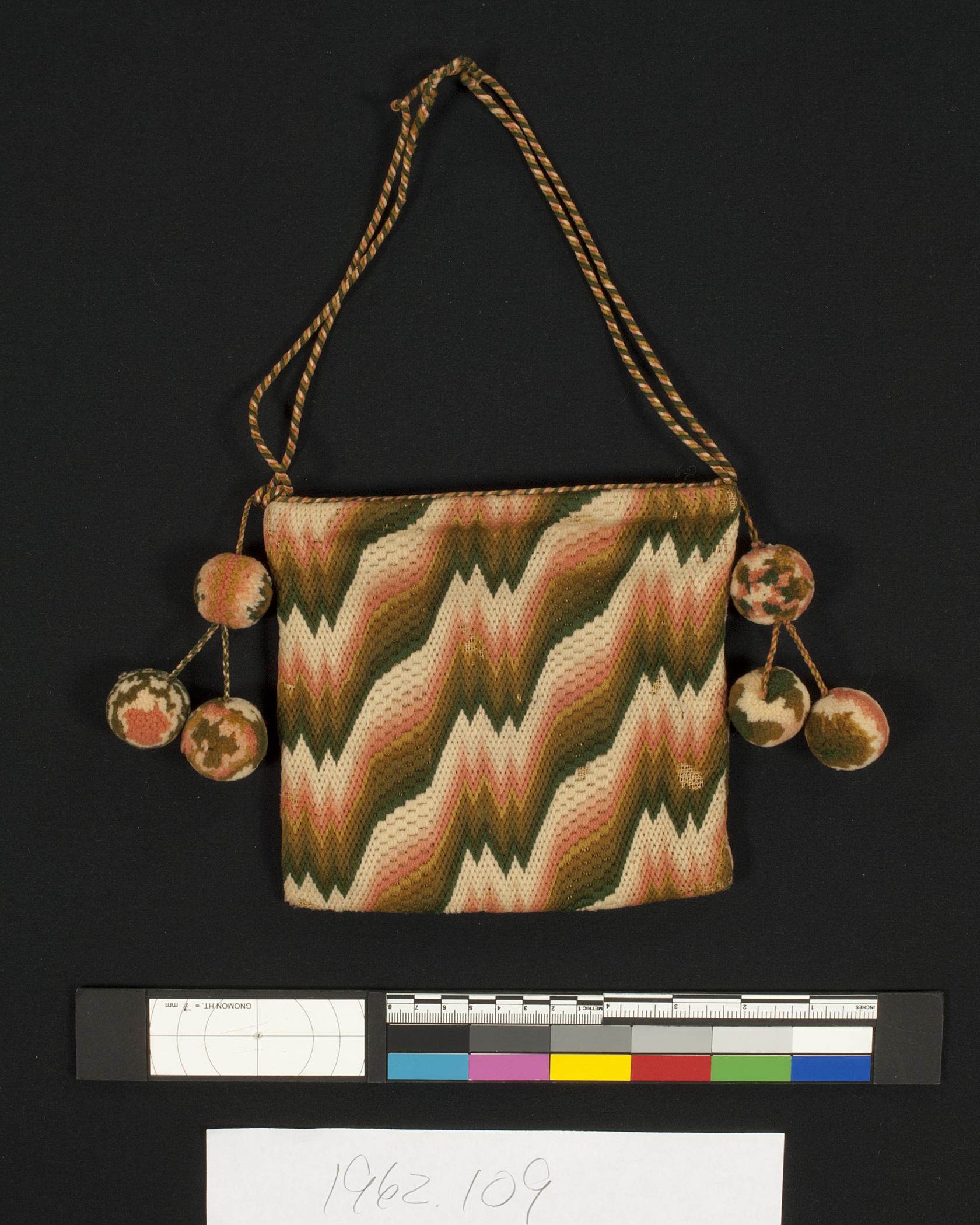 1962.0109 Purse, view 1