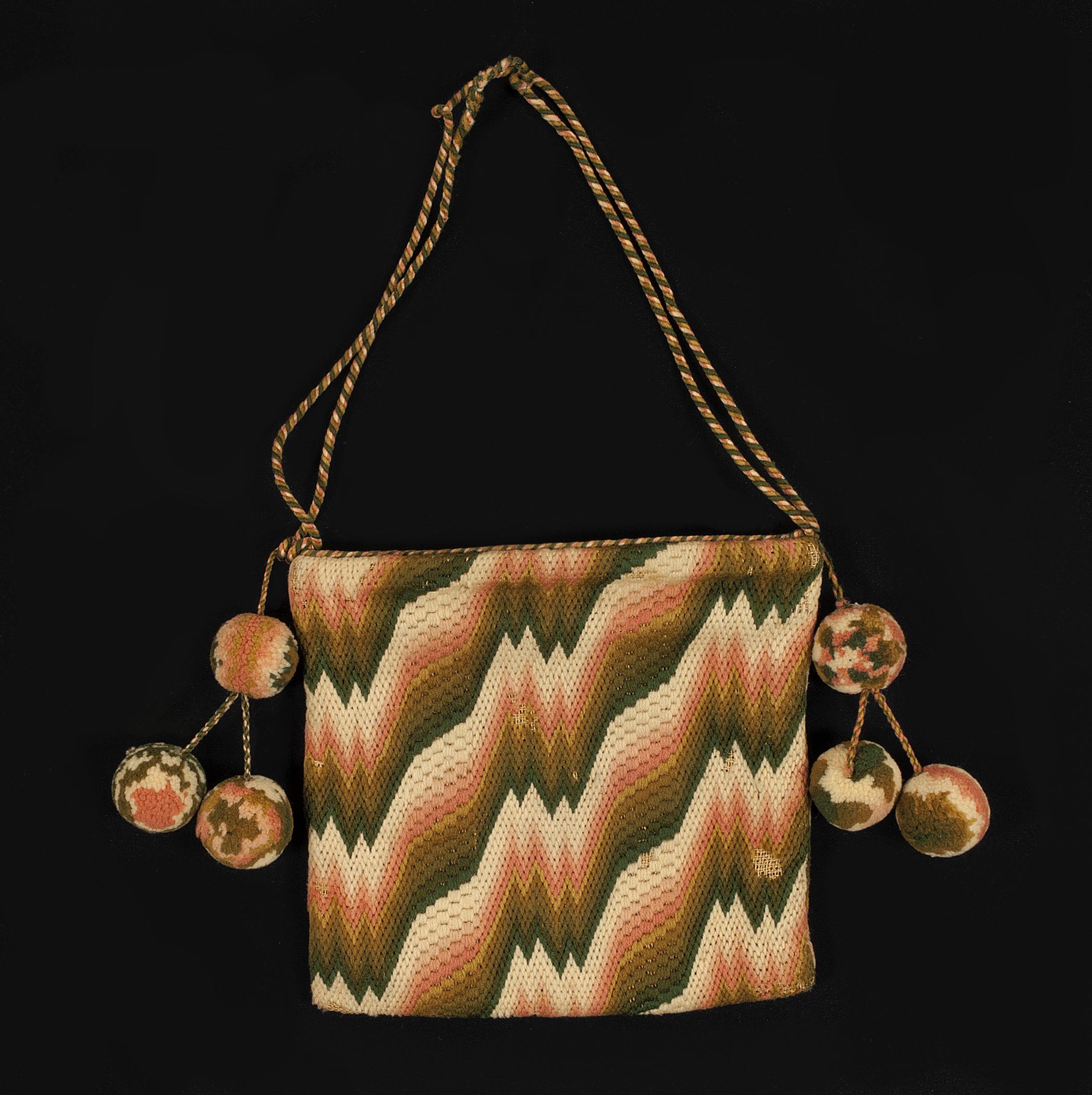 1962.0109 Purse, view 2