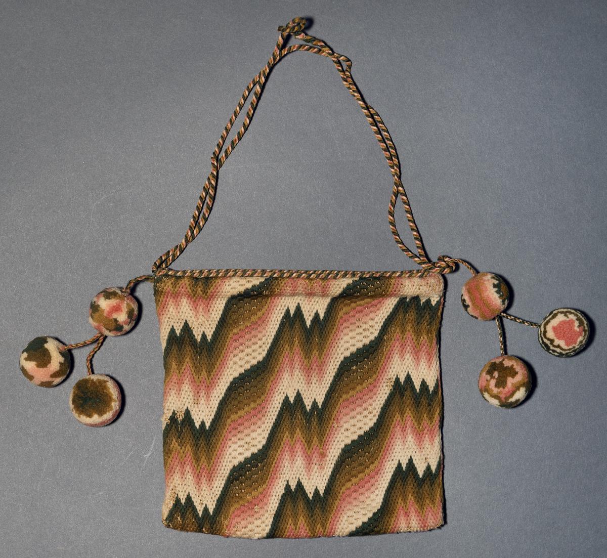 1962.0109 Purse, side 1