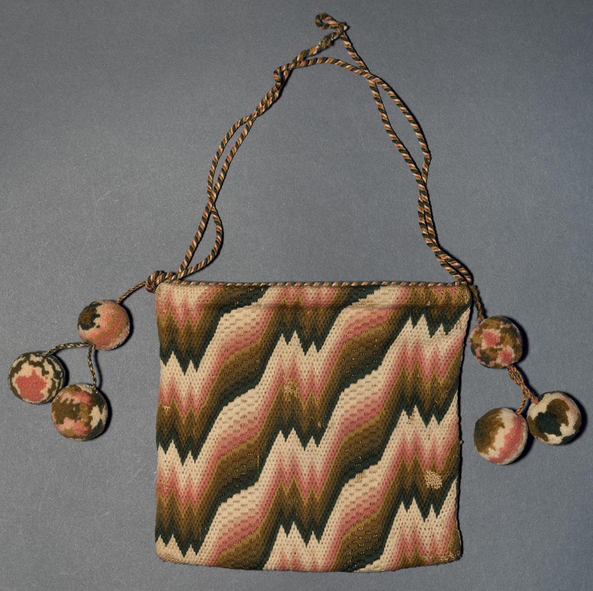 1962.0109 Purse, side 2