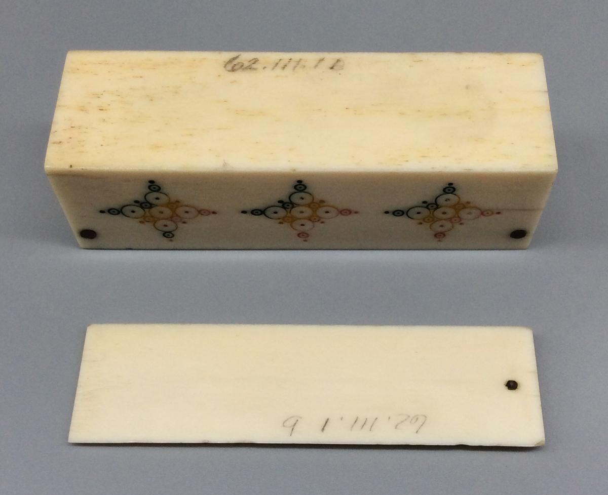 1962.0111.001 A B Game box, view 4