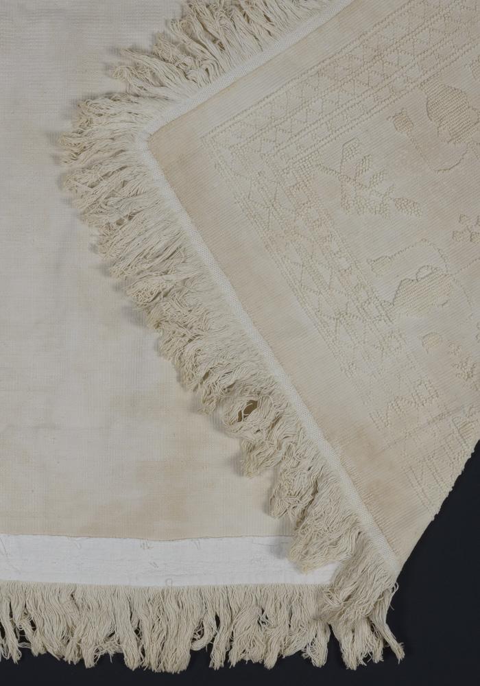 1962.0123 Bedcover, detail 2