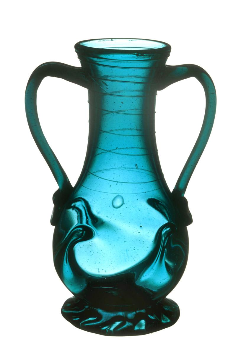1962.0134 Flower container