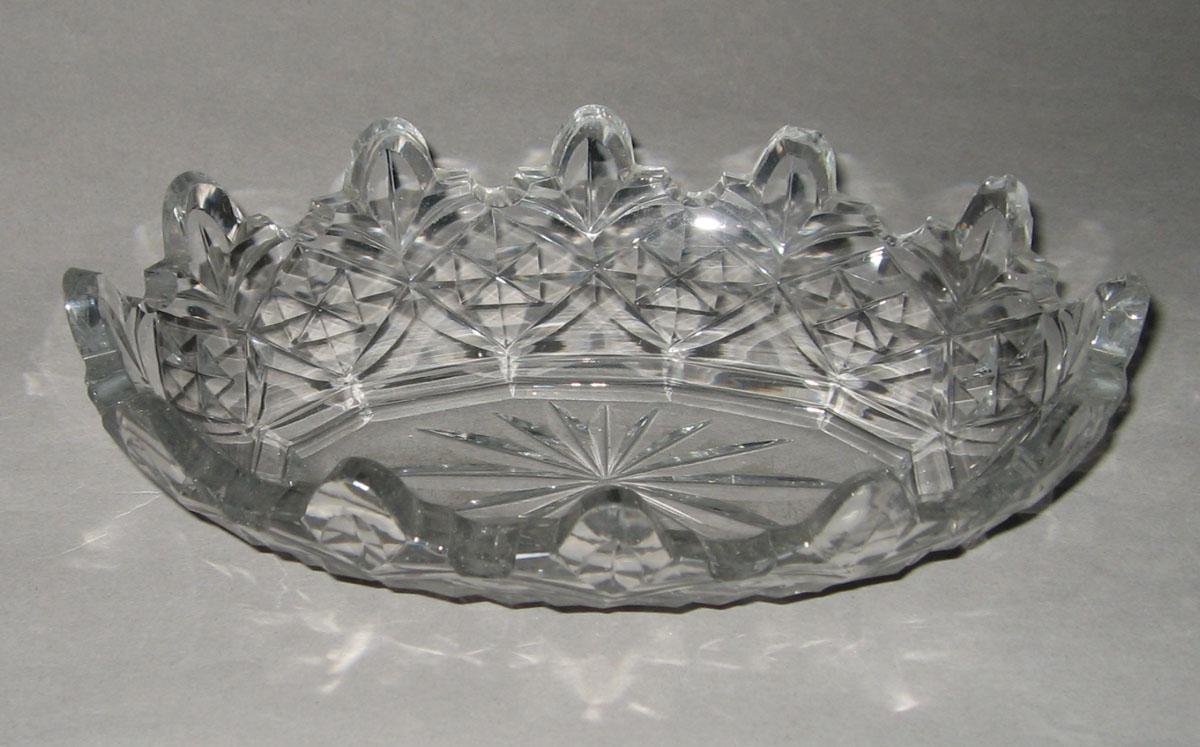 1962.0153.003 Lead glass dish