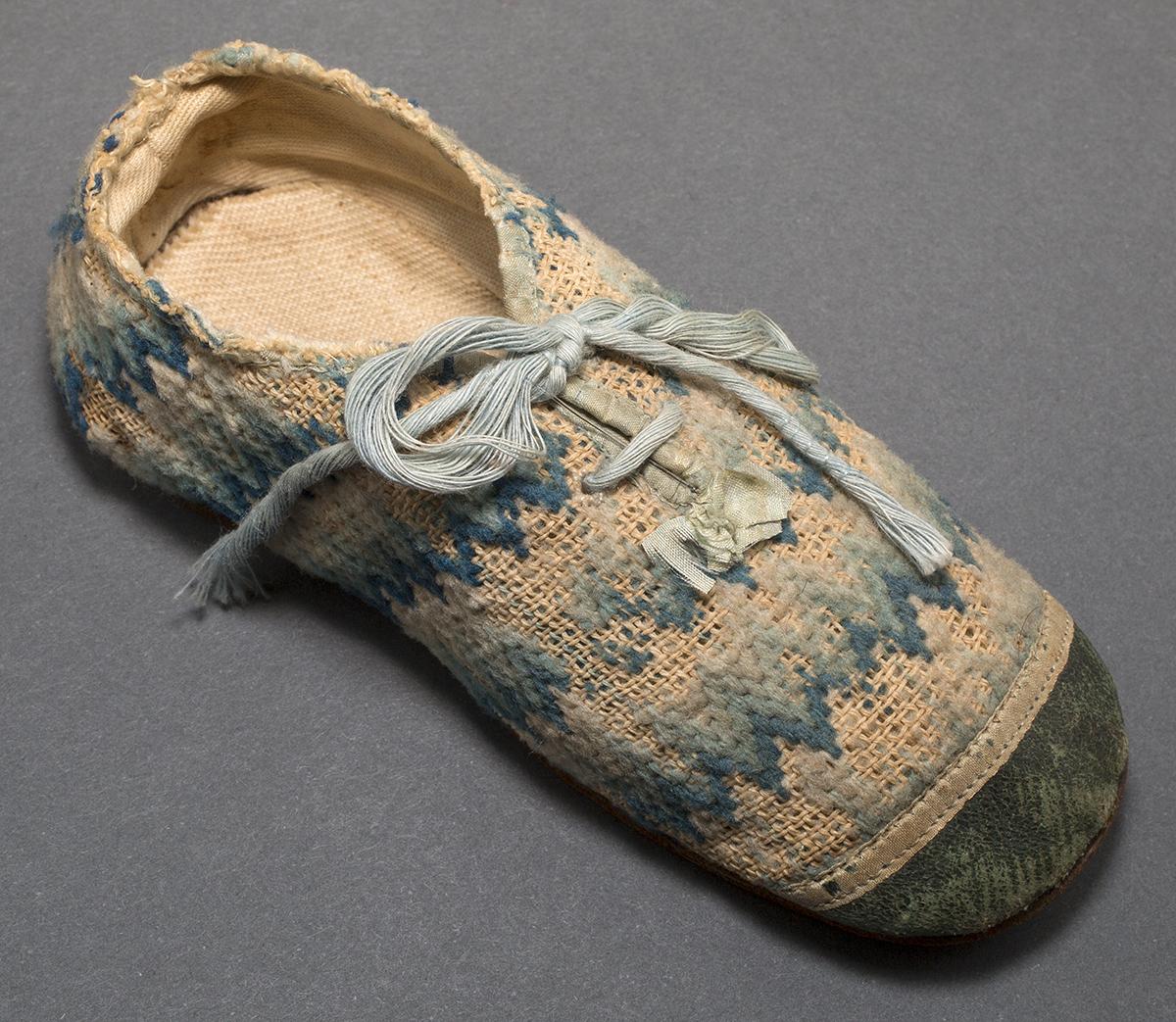 1955.0066.001 Child's Shoe