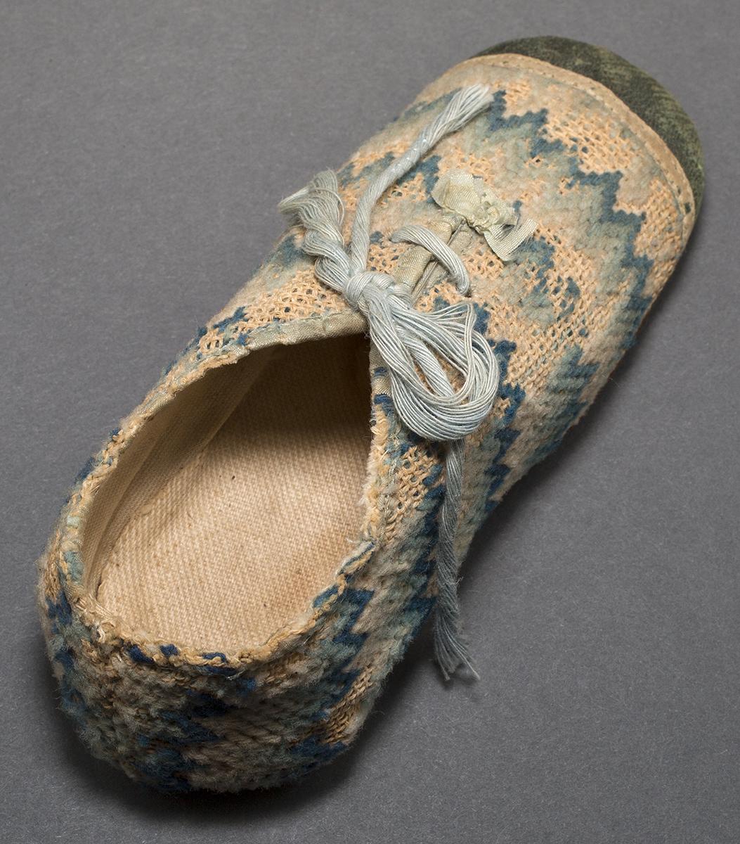 1955.0066.001 Child's Shoe, View 2