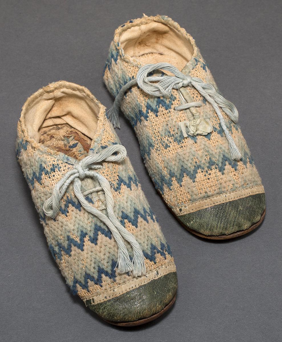 1955.0066.001,.002 Child's Shoes