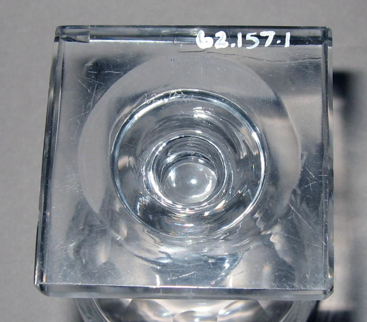 1962.0157.001 Glass wineglass (underside)