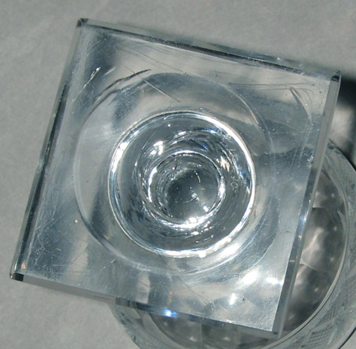 1962.0157.010 Glass wineglass (underside)