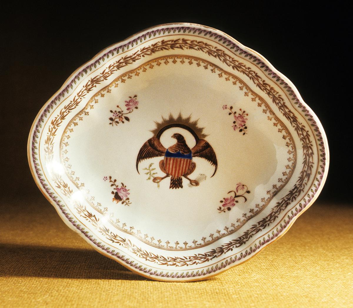 1962.0162 Porcelain dish