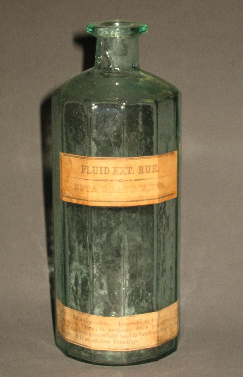 1962.0175 Glass medicine bottle