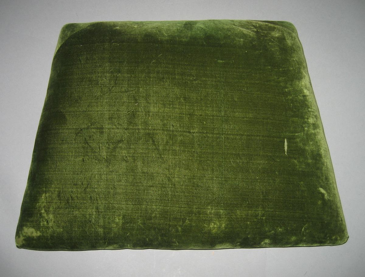 1962.0184 B slip seat view 1