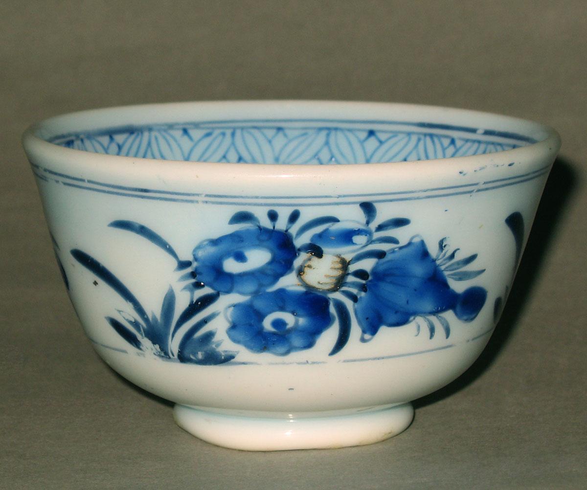 1962.0207 White glass teabowl