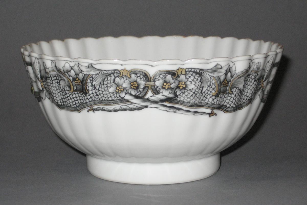 1962.0220 Porcelain bowl, side 2