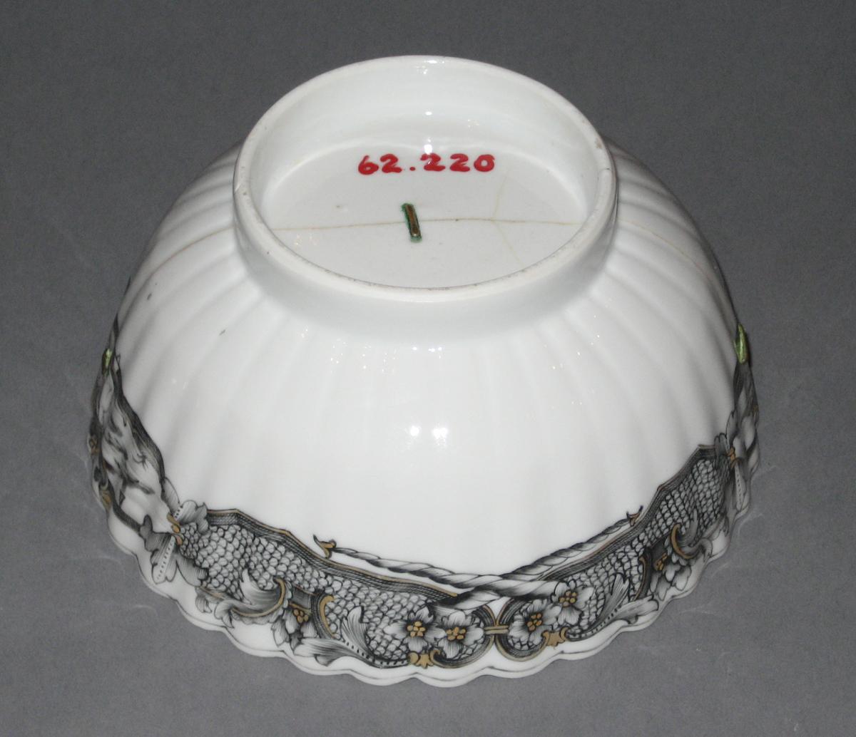 1962.0220 Porcelain bowl, bottom
