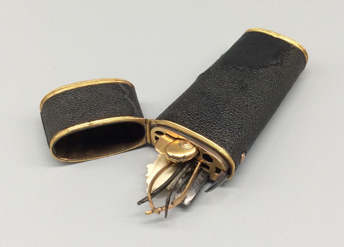 1955.0079.002 A- E Etui, view 3