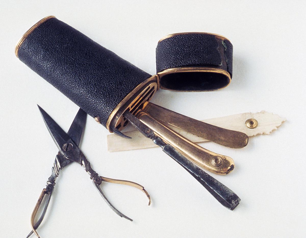 1955.0079.002 A-E Etui