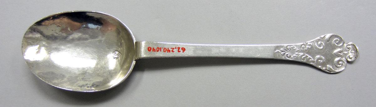 1962.0240.1040 Silver Spoon upper surface