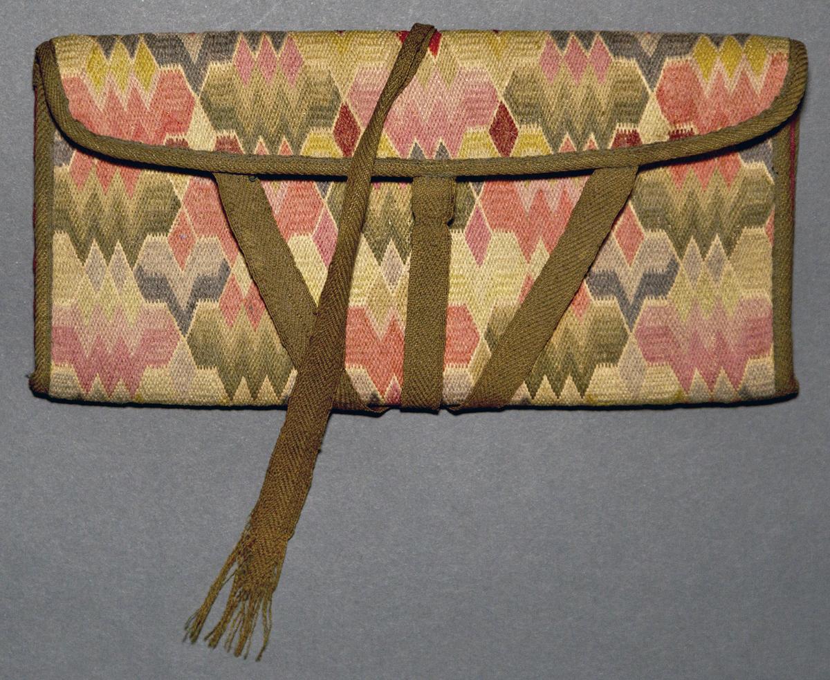 1955.0082 Needlework Pocketbook