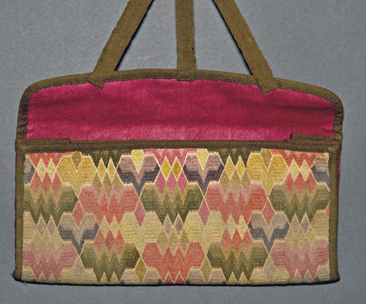 1955.0082 Pocketbook, Inside