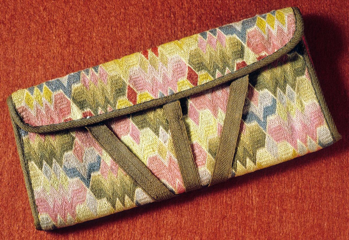 1955.0082 Pocketbook, View 2