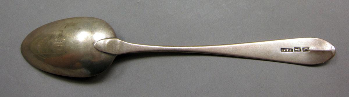 1962.0240.1045 Silver spoon underside