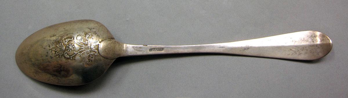 1962.0240.1052 Silver spoon underside