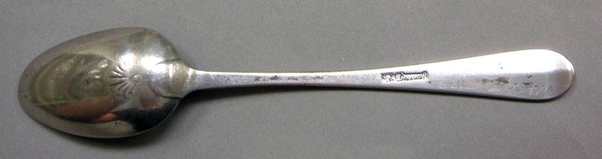 1962.0240.1071 Silver spoon underside